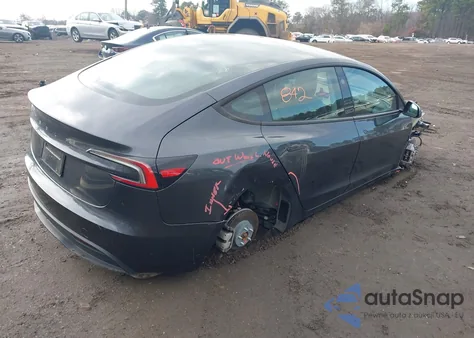 2024 Tesla Model 3 z USA, uszkodzony, nr VIN 5YJ3E1EA4RF768116